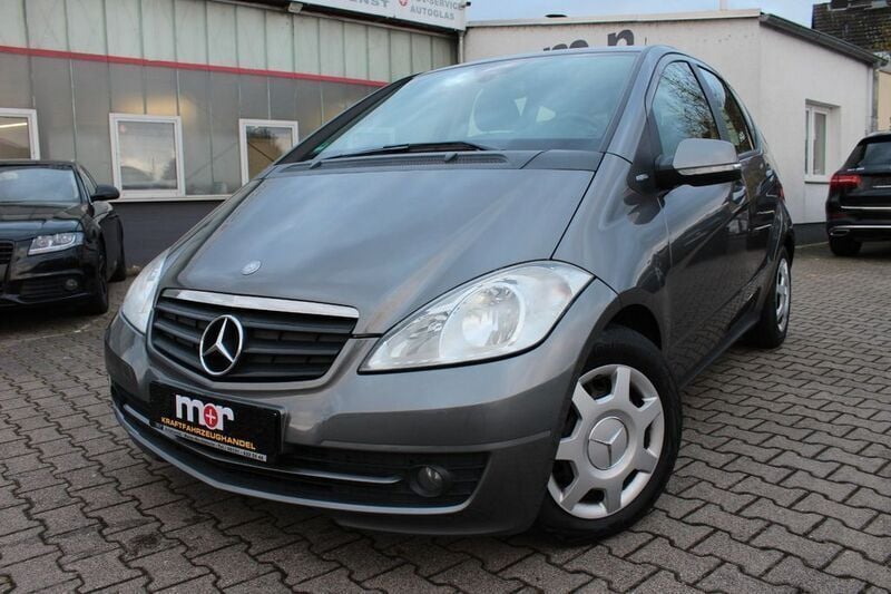 Grau Gebraucht 2012 Mercedes A160 Elegance Van / Kleinbus | 3.990 € (Fairer Preis) - Bild 1/4