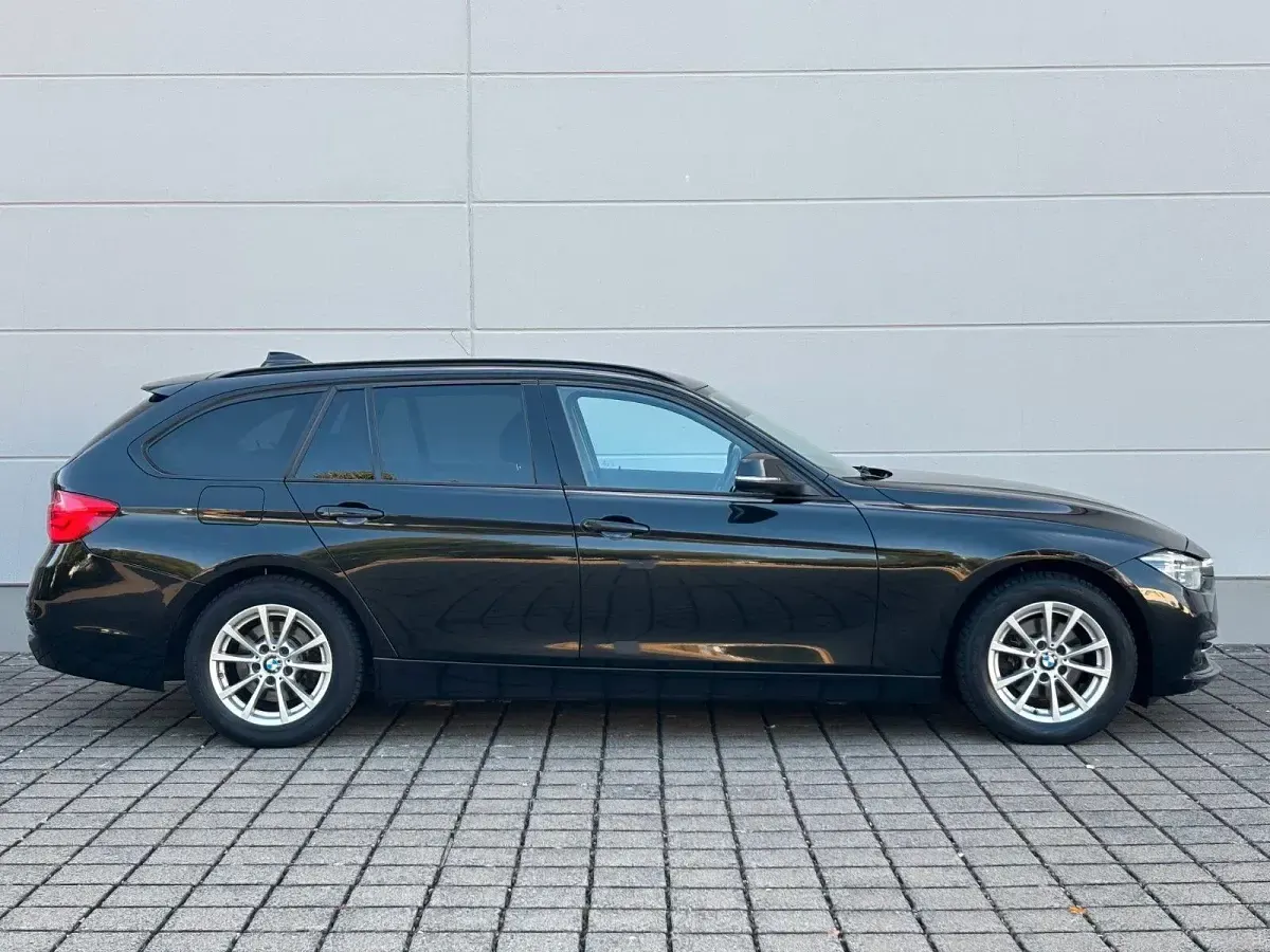 Gebraucht BMW 320 Sport Line 184 PS (135 kW) 2015 Schwarz Limousine
