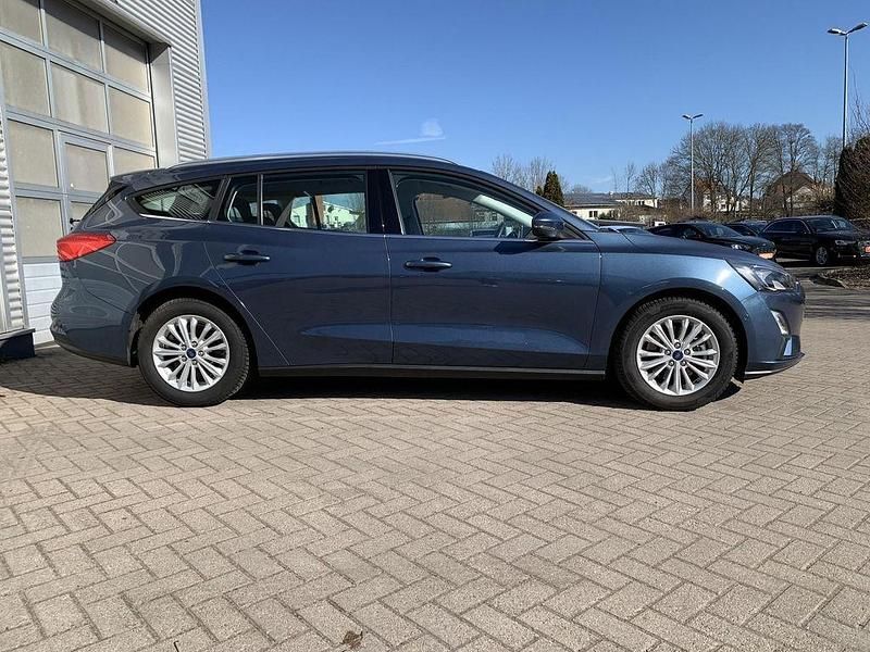 Gebraucht Ford Focus Titanium 125 PS (91 kW) 2021 Blau Limousine