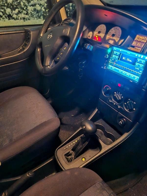 Grau Gebraucht 2001 Opel Zafira Van / Kleinbus | 900 € (Superpreis) - Bild 1/4