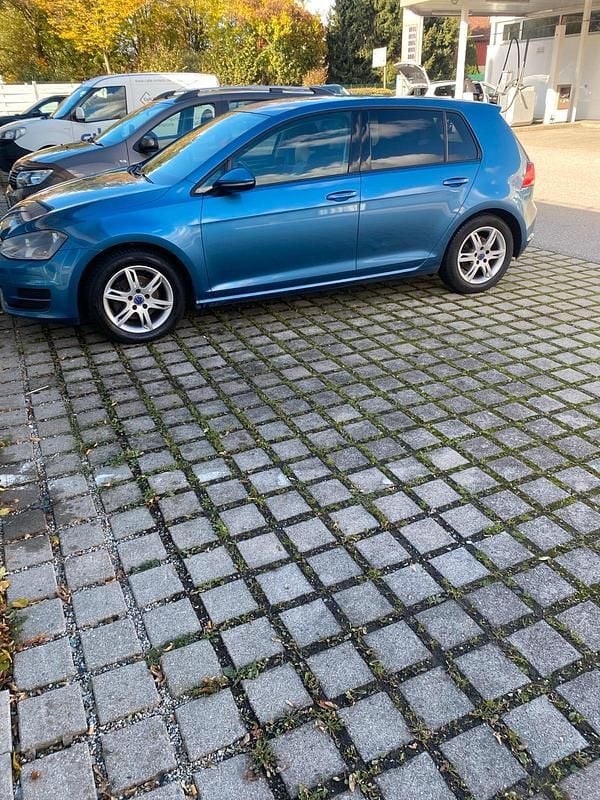 Blau Gebraucht 2013 VW Golf VII Kleinwagen | 7.400 € (Etwas zu teuer) - Bild 1/4