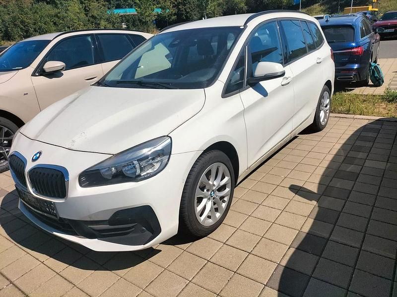 Weiß Gebraucht 2019 BMW 218 Gran Tourer Advantage Van / Kleinbus | 21.999 € (Etwas zu teuer) - Bild 1/4