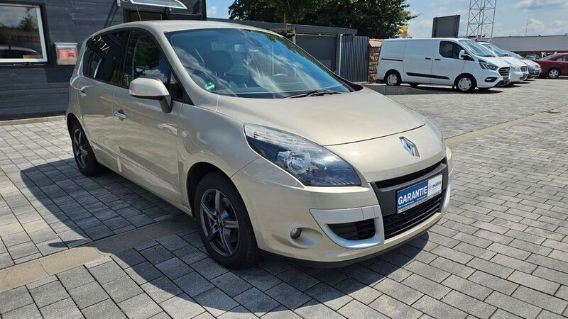 Beige Gebraucht 2011 Renault Scénic III Dynamique Van / Kleinbus | 4.990 € (Etwas zu teuer) - Bild 1/4