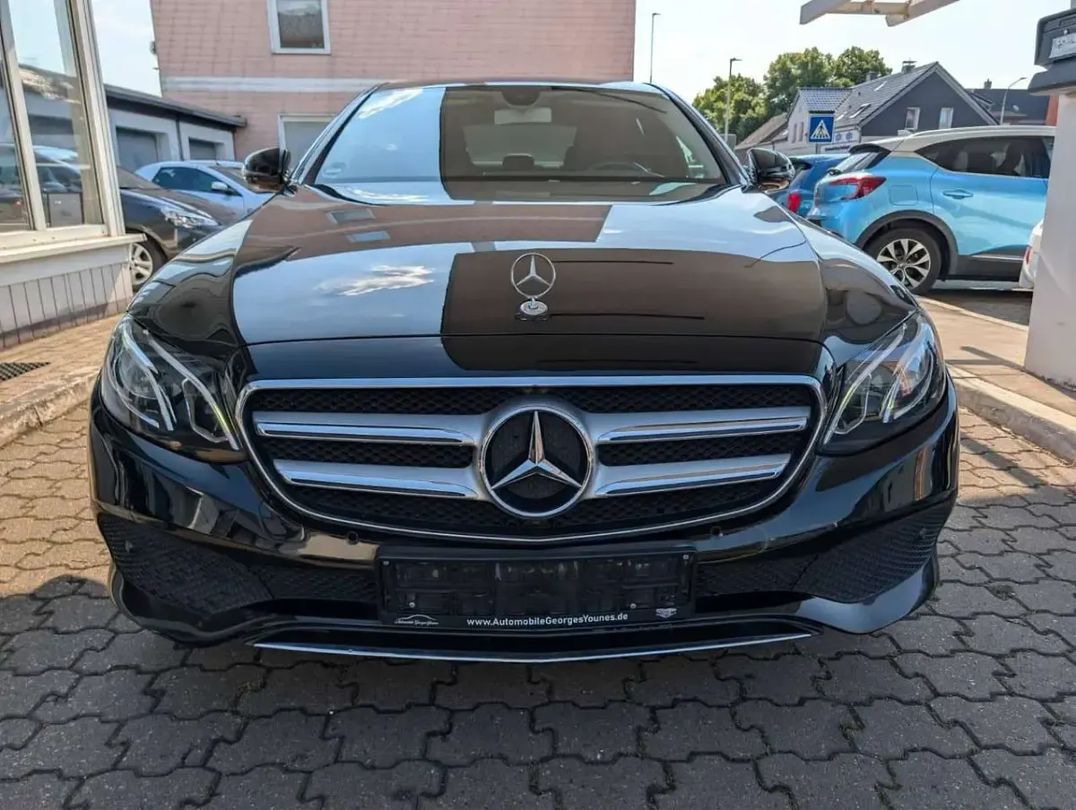 Gebraucht Mercedes E220 194 PS (142 kW) 2018 Schwarz Limousine