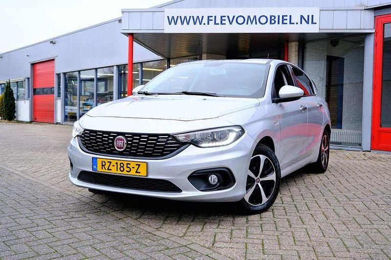 Grau Gebraucht 2018 Fiat Tipo Business Limousine | 10.750 € (Guter Preis) - Bild 1/4