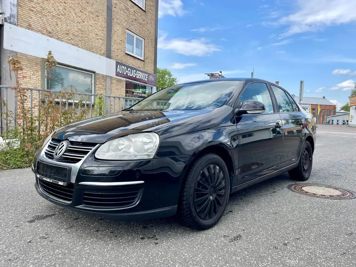Używany VW Jetta 102 KM (75 kW) 2005 Czarny Sedan/Limuzyna