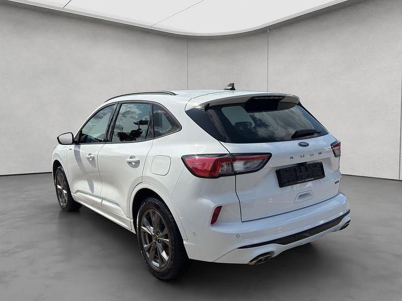 Gebraucht Ford Kuga ST-Line 224 PS (164 kW) 2022 Frozen white SUV