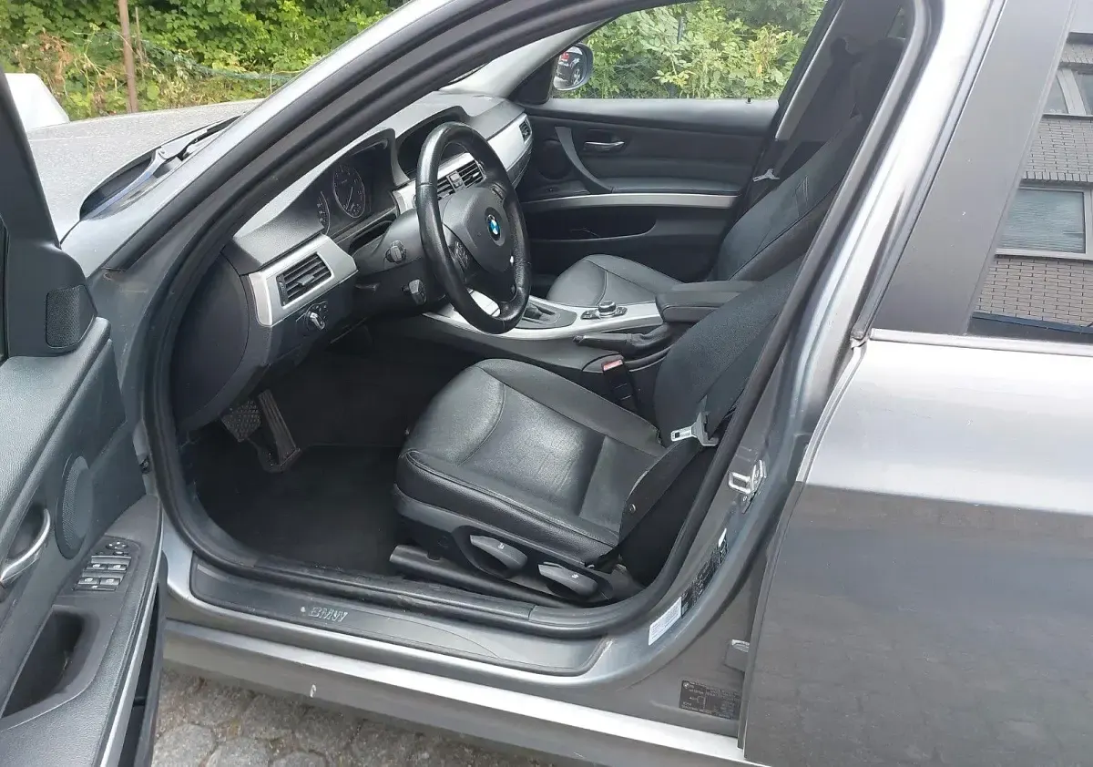 Gebraucht BMW 320 170 PS (125 kW) 2010 Grau Kombi