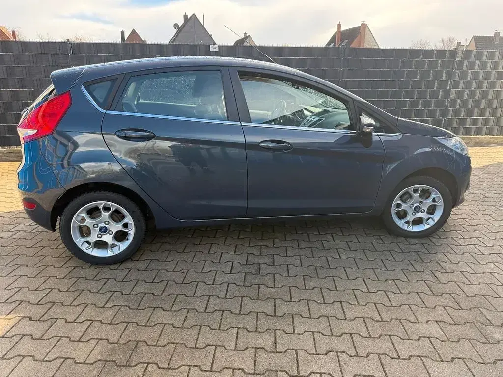 Gebraucht Ford Fiesta Trend 82 PS (60 kW) 2011 Blau Limousine