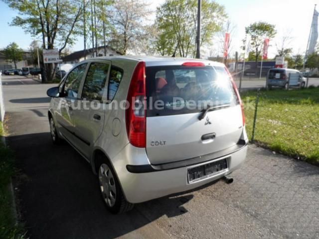 Gebraucht Mitsubishi Colt 95 PS (69 kW) 2004 Silber metallic Limousine