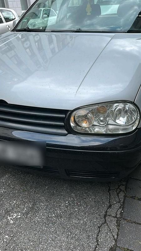 Grau Gebraucht 2004 VW Golf IV Kleinwagen | 1.100 € (Guter Preis) - Bild 1/4