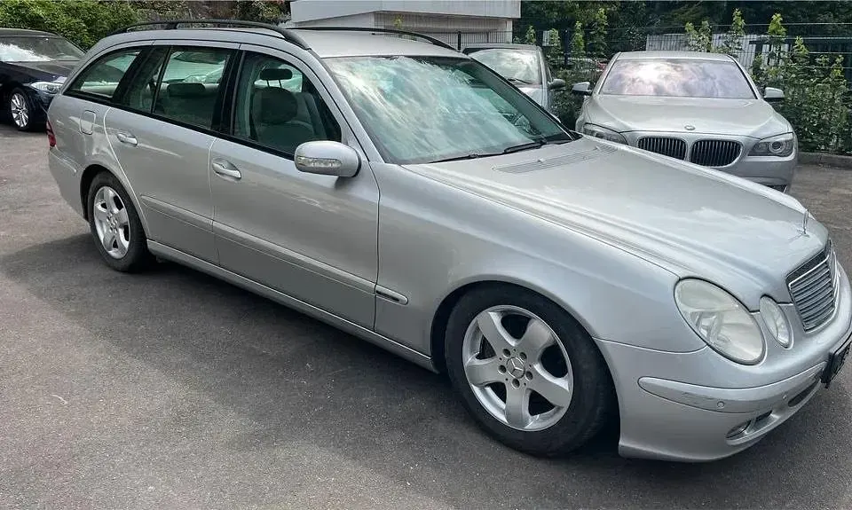 Gebraucht Mercedes E240 177 PS (130 kW) 2005 Silber Kombi