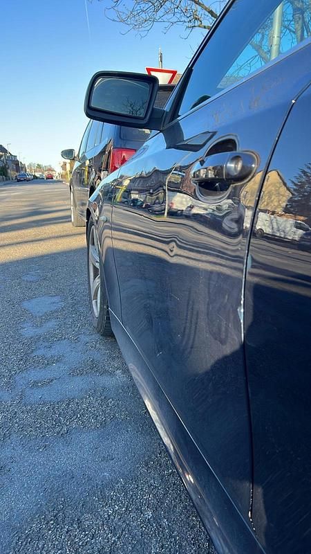 Gebraucht BMW 550 367 PS (269 kW) 2006 Blau Limousine