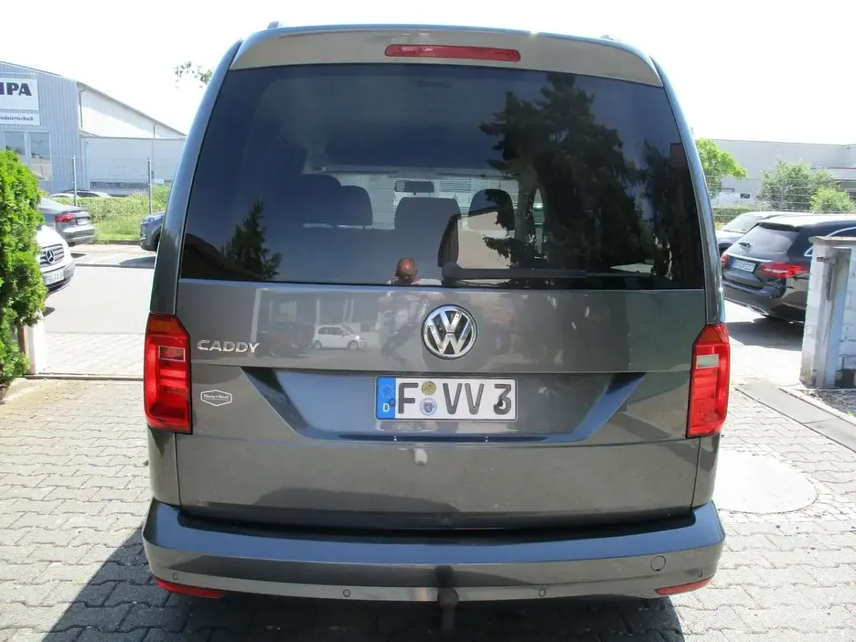 Gebraucht VW Caddy Trendline 131 PS (96 kW) 2019 Indiumgrau Van / Kleinbus