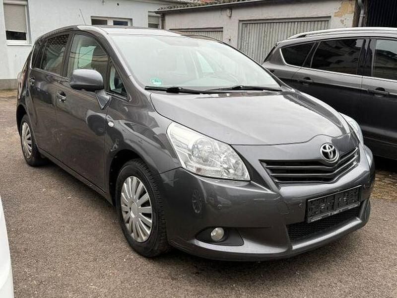 Gebraucht Toyota Verso Travel 126 PS (92 kW) 2012 Grey metallic Van / Kleinbus