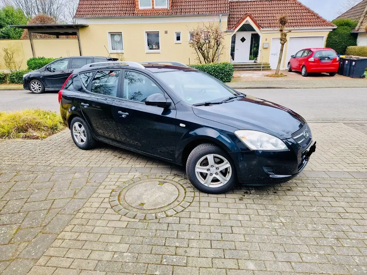 Używany Kia Ceed LX 126 KM (92 kW) 2009 Czarny Hatchback