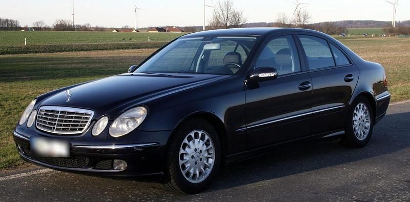 Usata Mercedes E200 163 CV (119 kW) 2004 Blu Berlina