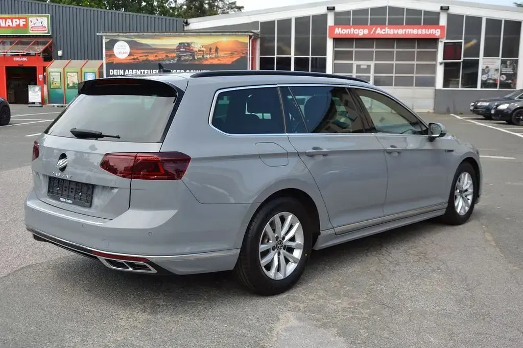 Gebraucht VW Passat R-line 150 PS (110 kW) 2021 Grau Kombi