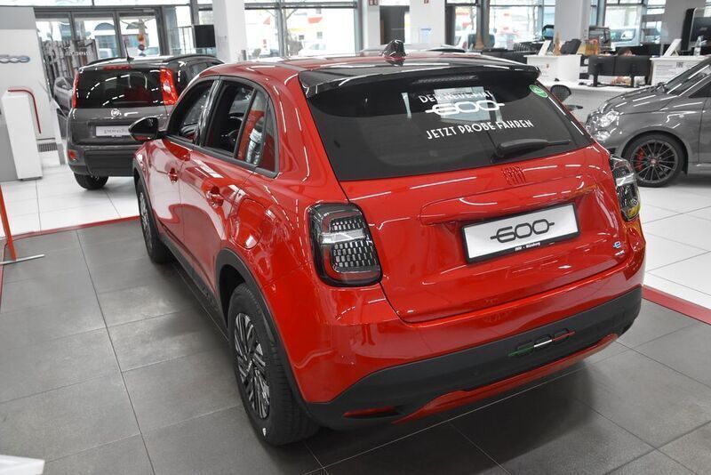 Gebraucht Fiat 600E Red 114 kW (156 PS) 2024 Rot SUV
