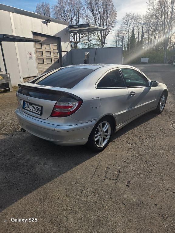 Gebraucht Mercedes C180 129 PS (94 kW) 2002 Silber Coupé