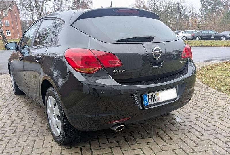 Gebraucht Opel Astra Design Edition 140 PS (102 kW) 2012 Schwarz Limousine