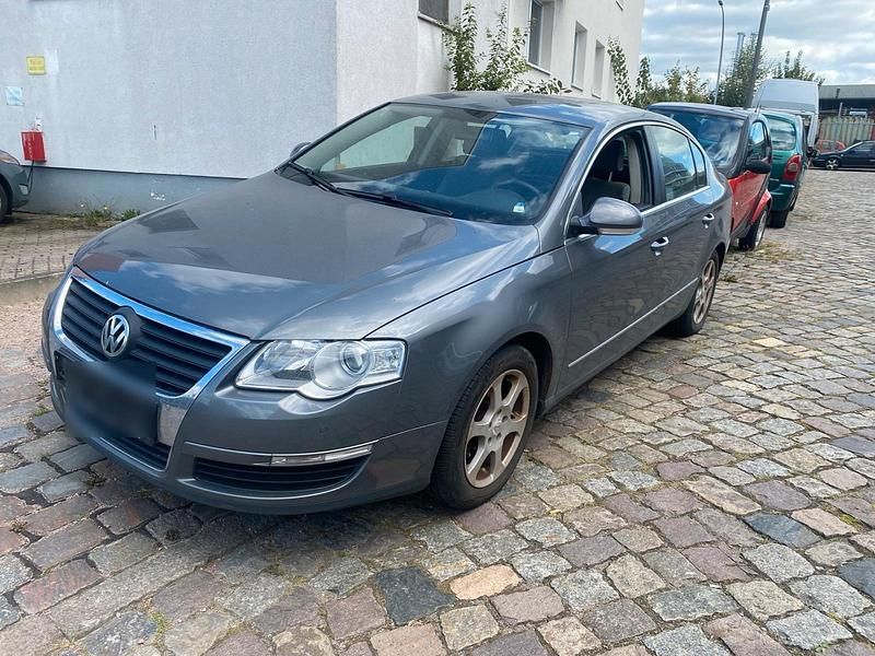 Grau Gebraucht 2006 VW Passat Limousine | 1.999 € (Superpreis) - Bild 1/4