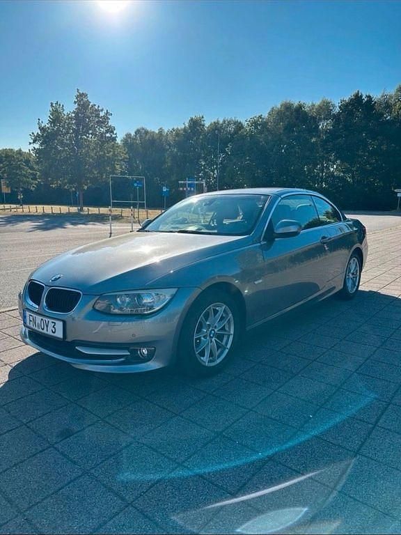 Gebraucht BMW 318 Cabriolet Sport Line 143 PS (105 kW) 2011 Braun Cabrio