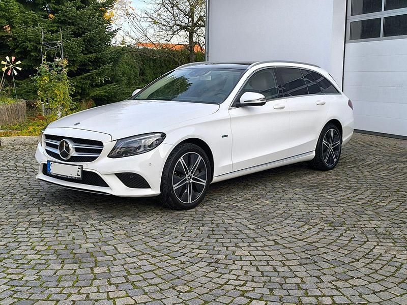Weiß Gebraucht 2020 Mercedes C300e Kombi | 23.700 € (Superpreis) - Bild 1/4