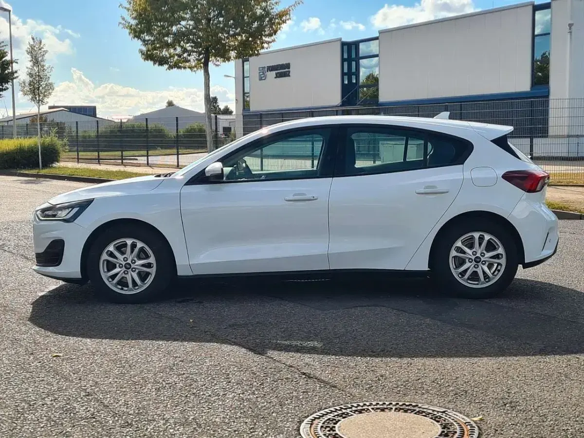 Gebraucht Ford Focus Cool & Connect 120 PS (88 kW) 2022 Weiß Limousine