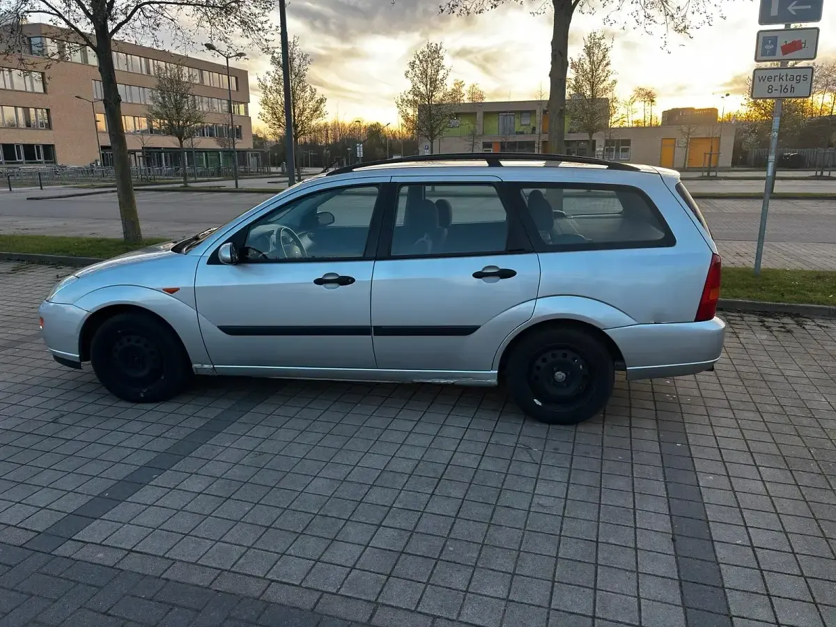 Gebraucht Ford Focus 75 PS (55 kW) 2001 Silber Kombi