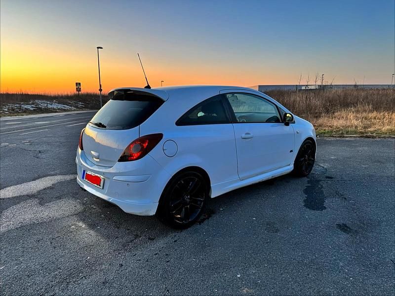 Weiß Gebraucht 2010 Opel Corsa OPC Kleinwagen | 3.500 € (Fairer Preis) - Bild 1/4