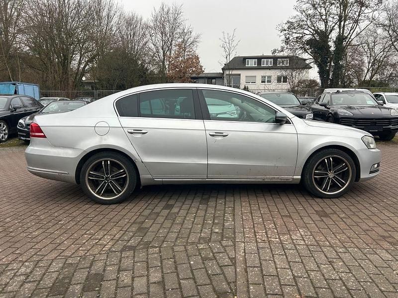 Gebraucht VW Passat Comfortline 140 PS (102 kW) 2012 Silber Limousine