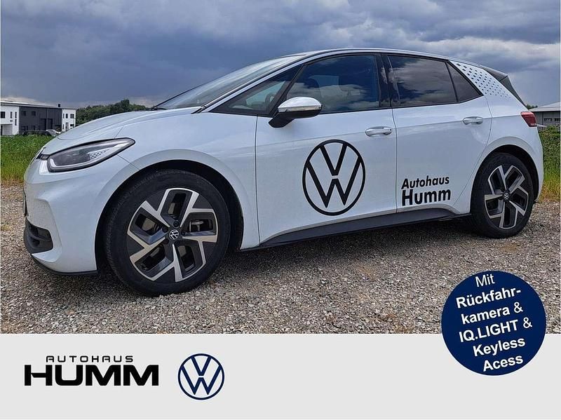 Gletscherweiß metallic Gebraucht 2023 VW ID.3 Pro Kleinwagen | 31.900 € (Etwas zu teuer) - Bild 1/4