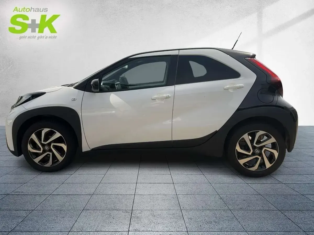 Gebraucht Toyota Aygo X X-Black 72 PS (52 kW) 2024 Weiß SUV