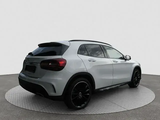 Usata Mercedes GLA200 156 CV (114 kW) 2020 Bianco SUV