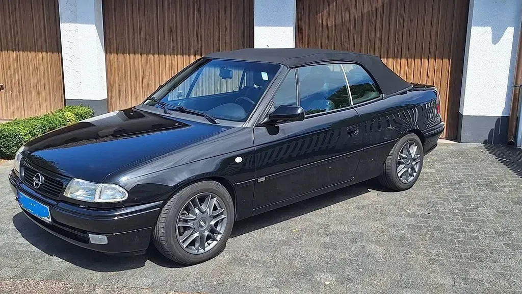 Gebraucht Opel Astra Cabriolet Edition 116 PS (85 kW) 1998 Schwarz Cabrio