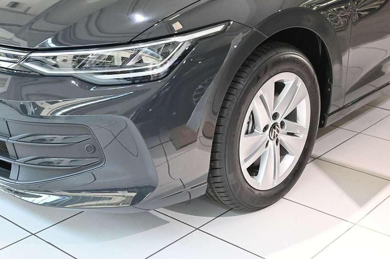 Neu VW Golf VIII Life 150 PS (110 kW) 2025 Grau Kombi