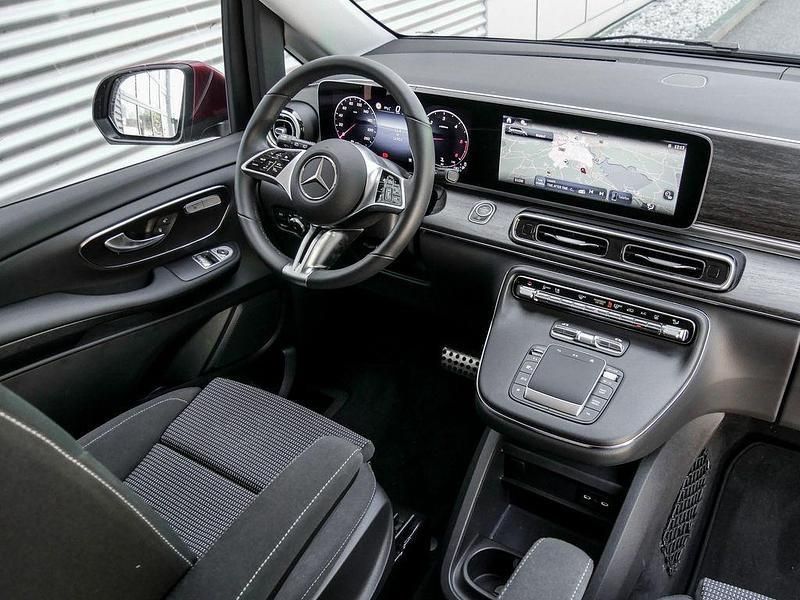 Gebraucht Mercedes V250 Style 190 PS (139 kW) 2024 Rot Van / Kleinbus