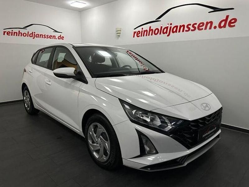 Weiß Gebraucht 2024 Hyundai i20 Limousine | 16.990 € (Guter Preis) - Bild 1/4