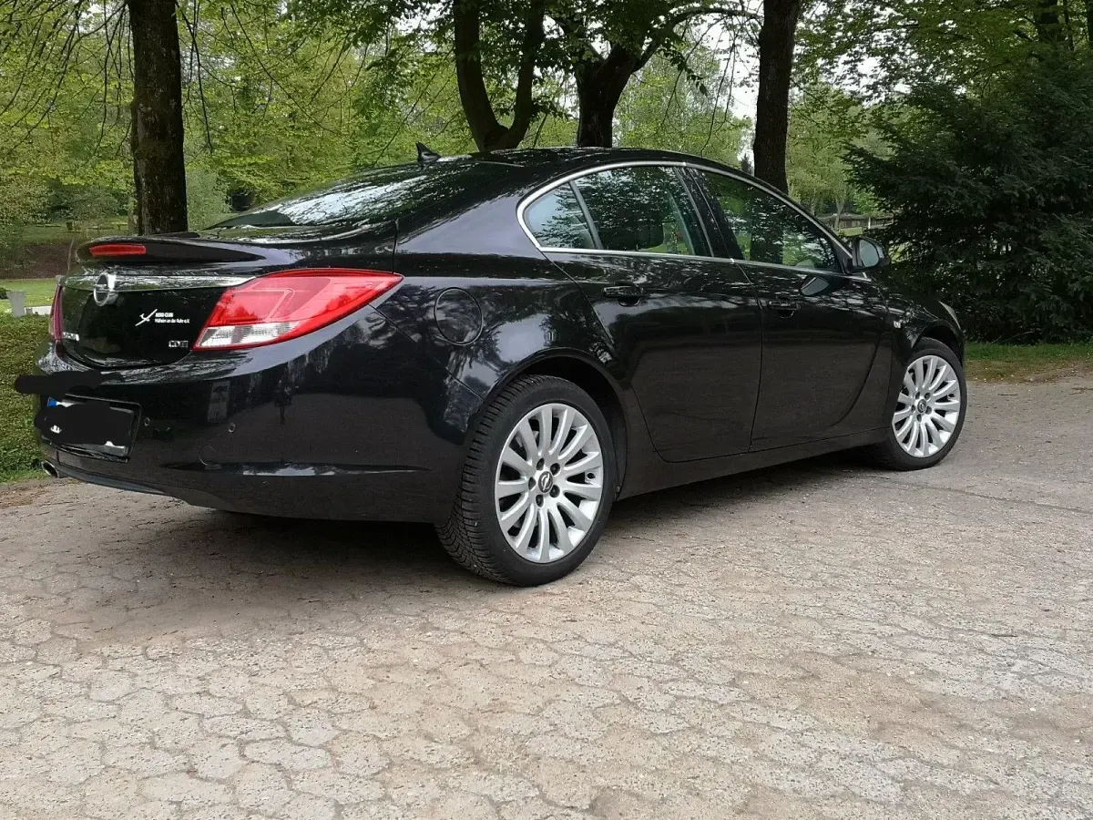 Gebraucht Opel Insignia Cosmo 160 PS (117 kW) 2009 Schwarz Limousine