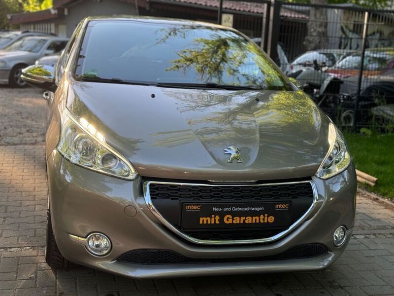 Braun Gebraucht 2013 Peugeot 208 Active Kleinwagen | 5.499 € (Fairer Preis) - Bild 1/4