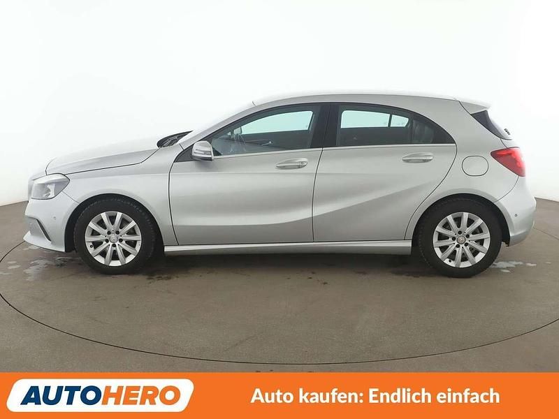 Gebraucht Mercedes A180 Style 122 PS (89 kW) 2017 Grau Limousine
