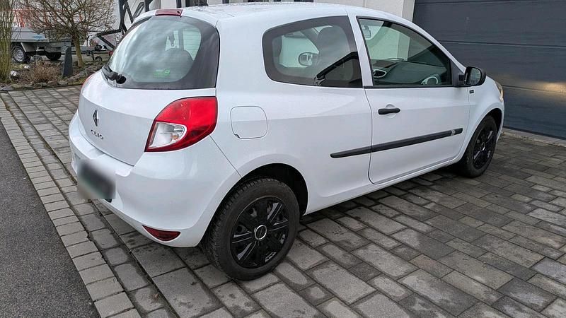 Gebraucht Renault Clio III 75 PS (55 kW) 2012 Weiß Kleinwagen