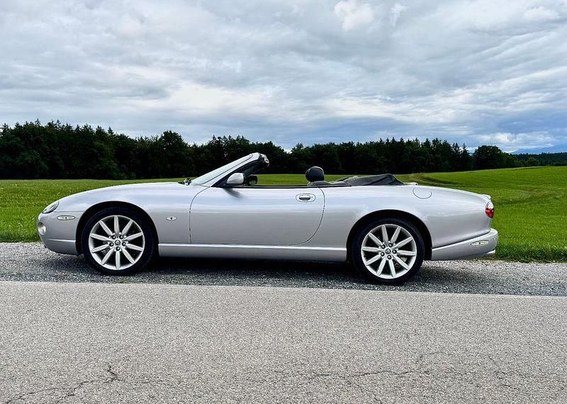 Silber Gebraucht 2004 Jaguar XK8 Cabrio | 26.700 € (Teuer) - Bild 1/4