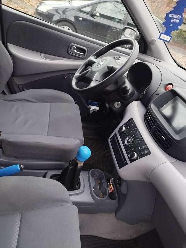 Gebraucht Nissan Almera Tino Comfort 114 PS (83 kW) 2003 Van / Kleinbus