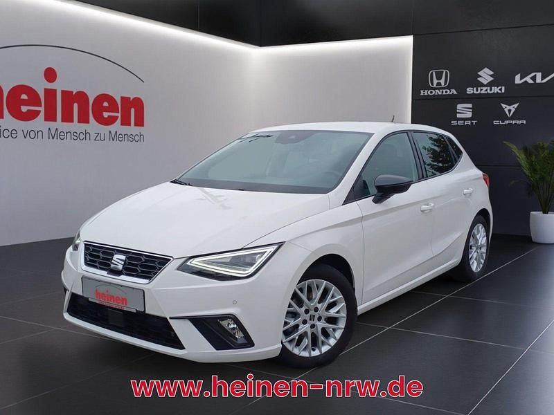 Weiß Gebraucht 2023 Seat Ibiza FR Limousine | 19.498 € (Fairer Preis) - Bild 1/4