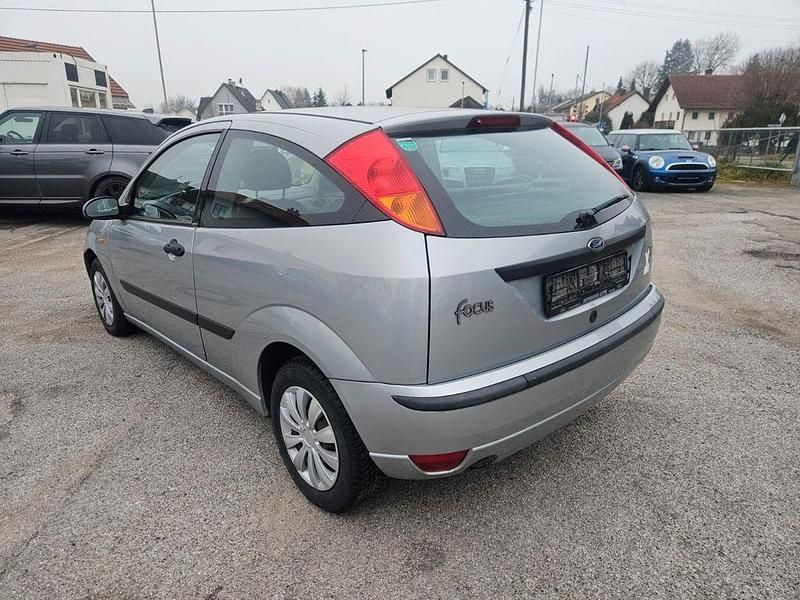Gebraucht Ford Focus Trend 101 PS (74 kW) 2004 Silber Limousine