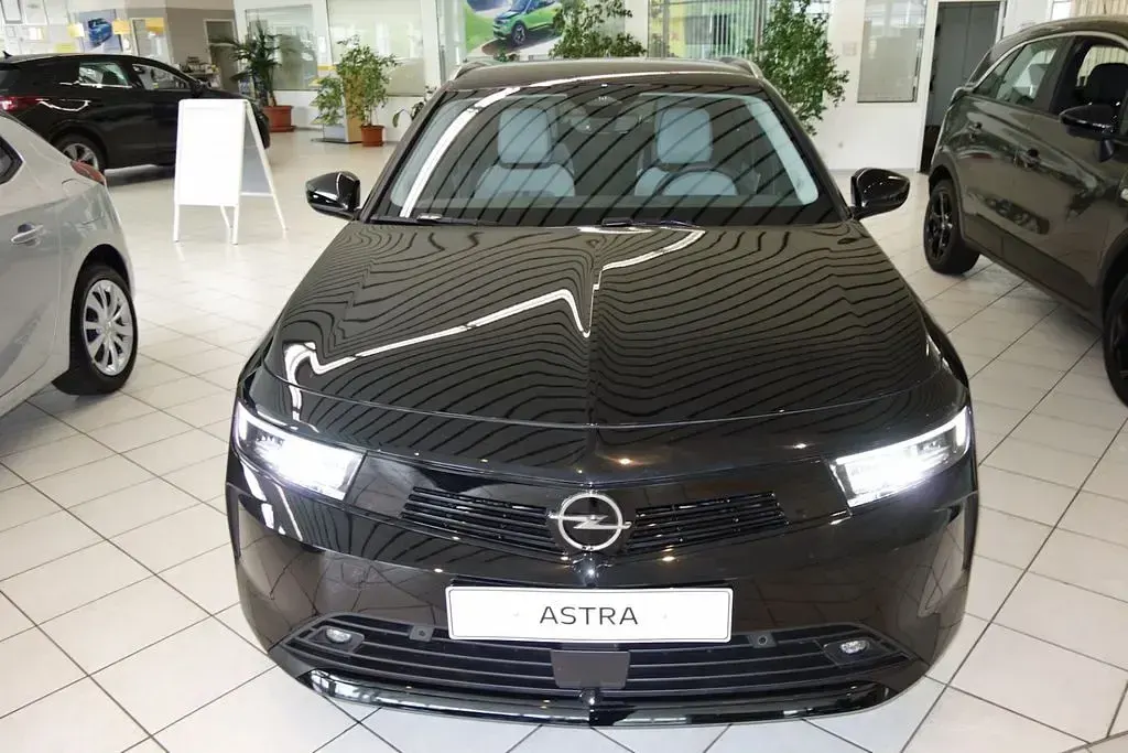 Gebraucht Opel Astra 131 PS (96 kW) 2023 Schwarz Kleinwagen