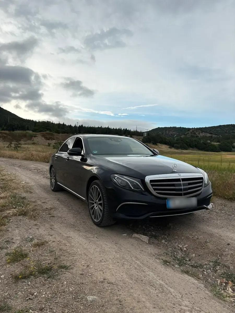 Gebraucht Mercedes E220 194 PS (142 kW) 2016 Schwarz Limousine
