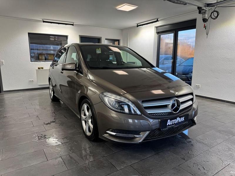 Gebraucht Mercedes B250 211 PS (155 kW) 2013 Grau Van / Kleinbus
